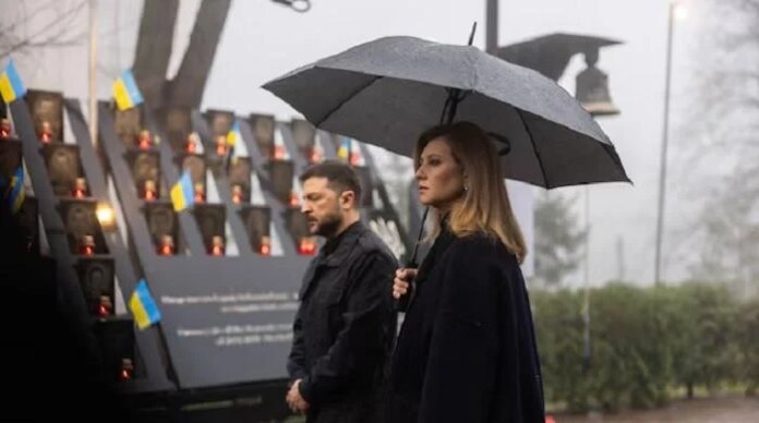 Ukraine faces 'difficult choice' as Trump demands acceptance of peace plan