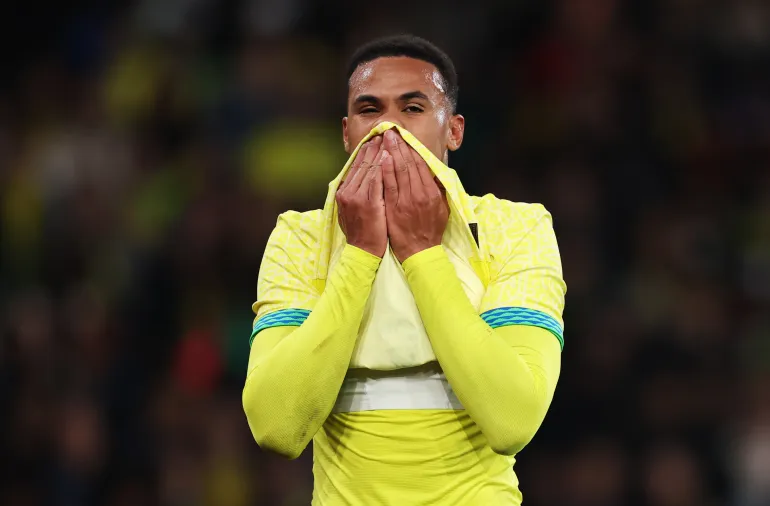 LONDON, ENGLAND - NOVEMBER 15: Gabriel Magalhaes of Brazil reacts as he is substituted after suffering an injury during the International Friendly between Brazil and Senegal at Emirates Stadium on November 15, 2025 in London, England. (Photo by Ryan Pierse/Getty Images)