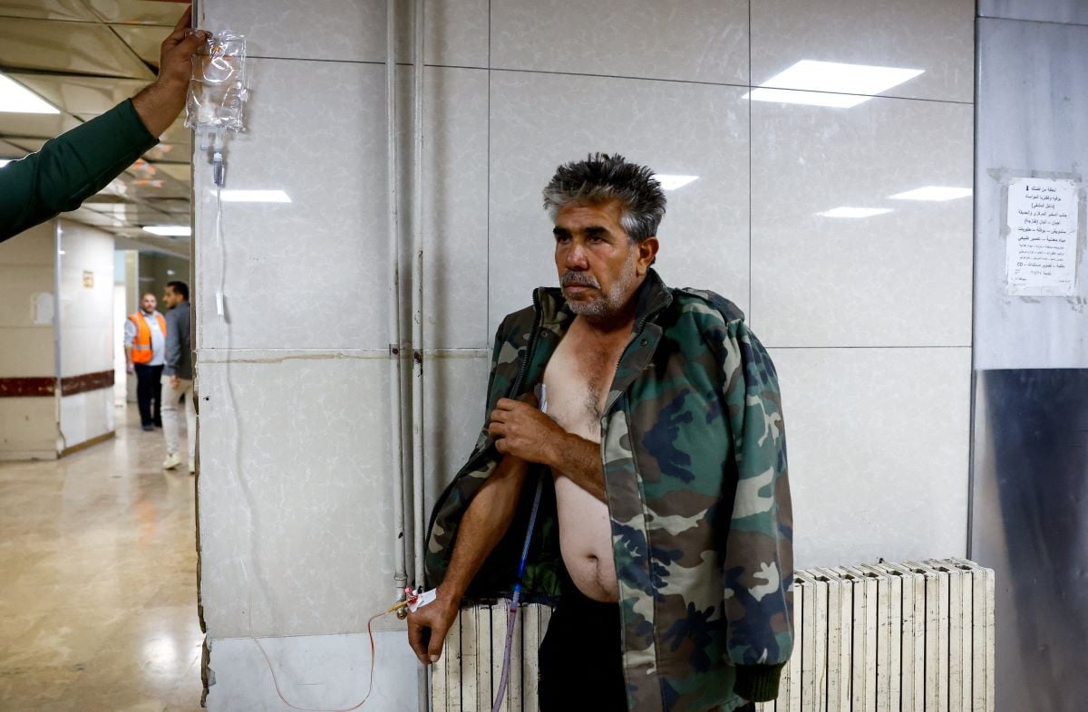 A casualty receives medical treatment inside a hospital, following an Israeli raid in the Beit Jinn area of southern Syria, according to Syrian state media, in Damascus, Syria, November 28, 2025.PHOTO: REUTERS