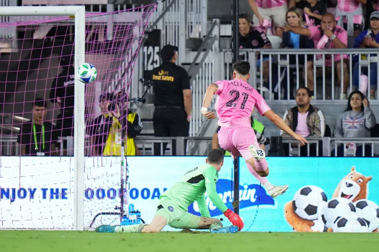 Tadeo Allende in action.