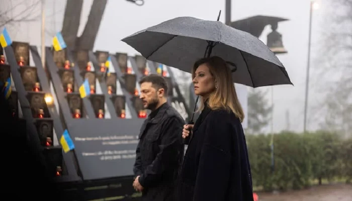 Ukraines President Volodymyr Zelenskiy and his wife Olena attend a commemoration ceremony in Kyiv, Ukraine, November 21, 2025. — Reuters