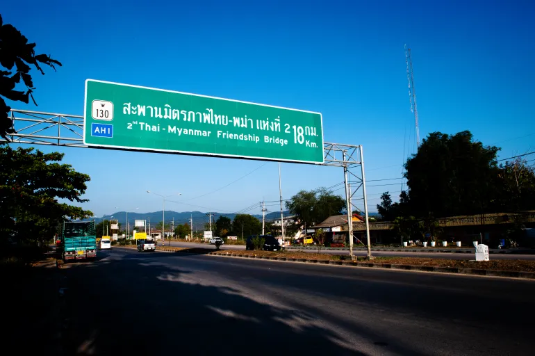 Thai-Myanmar Friendship Bridge that separates Myanmar and Thailand [Ali MC/Al Jazeera]