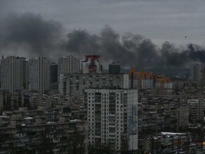 Russia hammers Ukraine’s capital ahead of Trump-Zelenskyy meeting | Russia-Ukraine war News