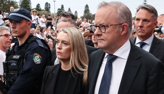Australia´s Prime Minister Anthony Albanese arrives with his wife Jodie Haydon to attend the memorial held for the victims of a shooting at Bondi Beach in Sydney on December 21, 2025. — AFP