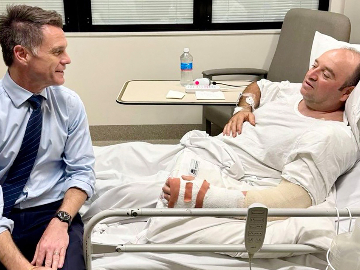 New South Wales Premier Chris Minns (L) talking with Ahmed Al Ahmed, the man who tackled and disarmed one of the Bondi beach attackers, at St George Hospital in Sydney. Photo: AFP