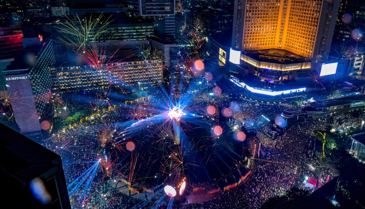 Fireworks light up the midnight sky during 2026 New Year´s Day celebrations in Jakarta on January 1, 2026. — AFP