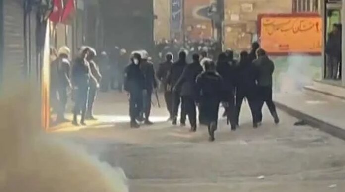 New clashes hit Iran as opposition urges protests, strikes