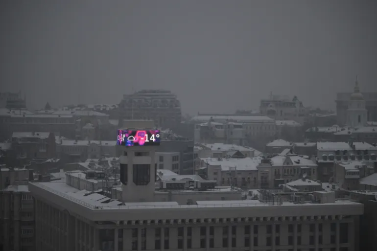 TOPSHOT - This photograph shows a big screen on a building displaying a temperature of -14 degrees Celsius in Kyiv on January 14, 2026, amid the Russian invasion of Ukraine.