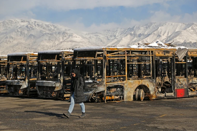 Damage cisible in Tehran after protests over economic crisis