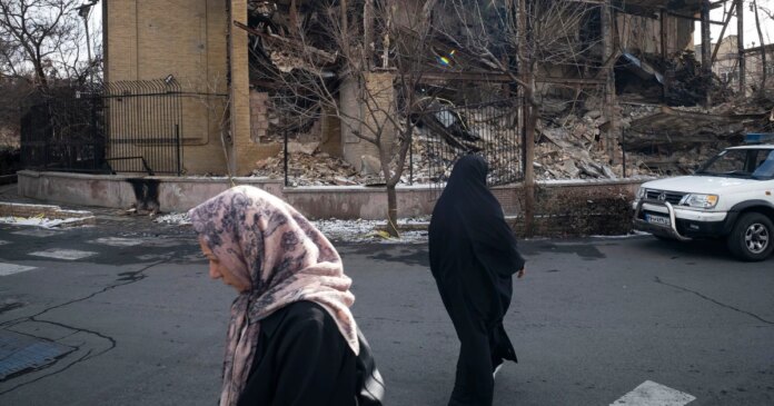 Through carnage of the government crackdown, Iranian protesters looked to Trump