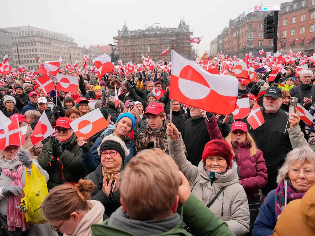 Protesters wave Greenlandic flags as they take part in a rally under the slogans ‘Hands off Greenland’ and ‘Greenland for Greenlanders’, in front of the City Hall in Copenhagen, Denmark on January 17. PHOTO: AFP