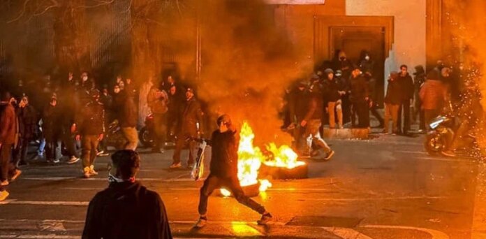 Fresh protests in Iran as internet blackout persists