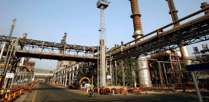 India asks refiners for weekly Russian oil import data as it seeks US trade deal