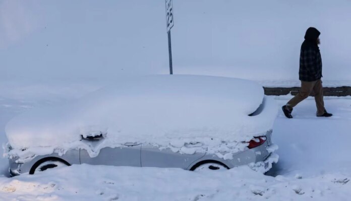 US storm leaves more than 700,000 without power, disrupts thousands of flights