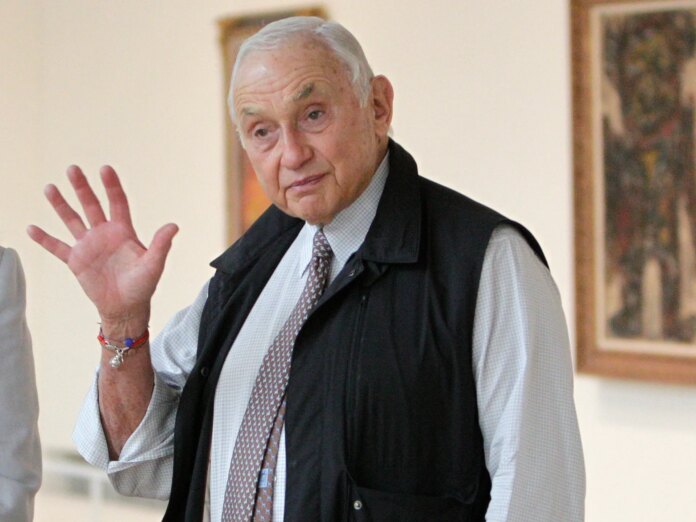 Les Wexner: How the billionaire enabled Jeffrey Epstein’s rise | Corruption News