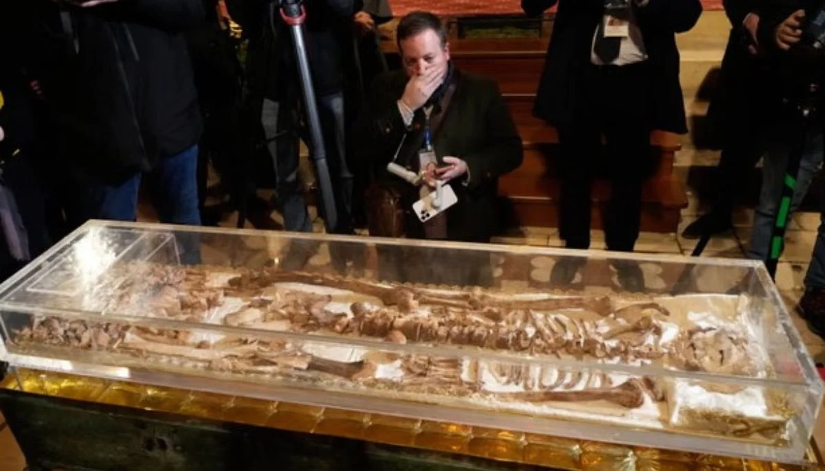 Italy: Skeleton of Saint Francis of Assisi’s goes on public display for first time after 800 years