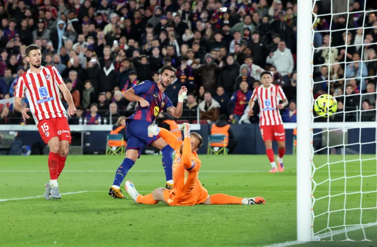 Ferran Torres in action.