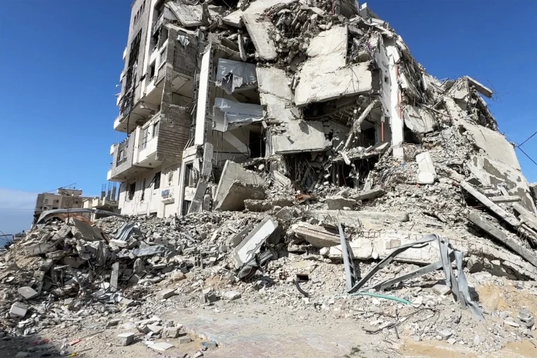 The destroyed building from which Zaman FM broadcasts.