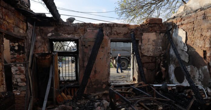 Russian strikes on Odesa kill 2 ahead of Orthodox Easter ceasefire as prisoner swap takes place