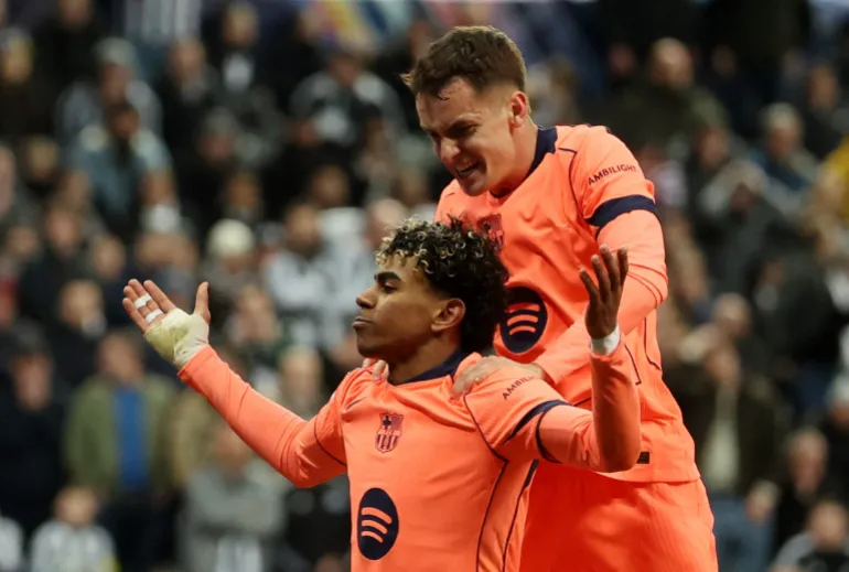 Soccer Football - UEFA Champions League - Round 16 - First Leg - Newcastle United v FC Barcelona - St James' Park, Newcastle, Britain - March 10, 2026 FC Barcelona's Lamine Yamal celebrates scoring their first goal with Marc Casado REUTERS/Scott Heppell