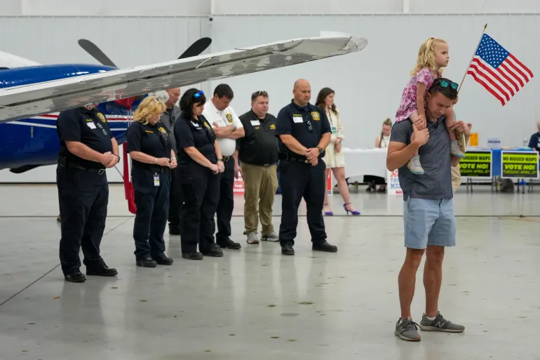 Supporters pray during a campaign rally against Virginia Democrats' proposed state redistricting constitutional amendment 