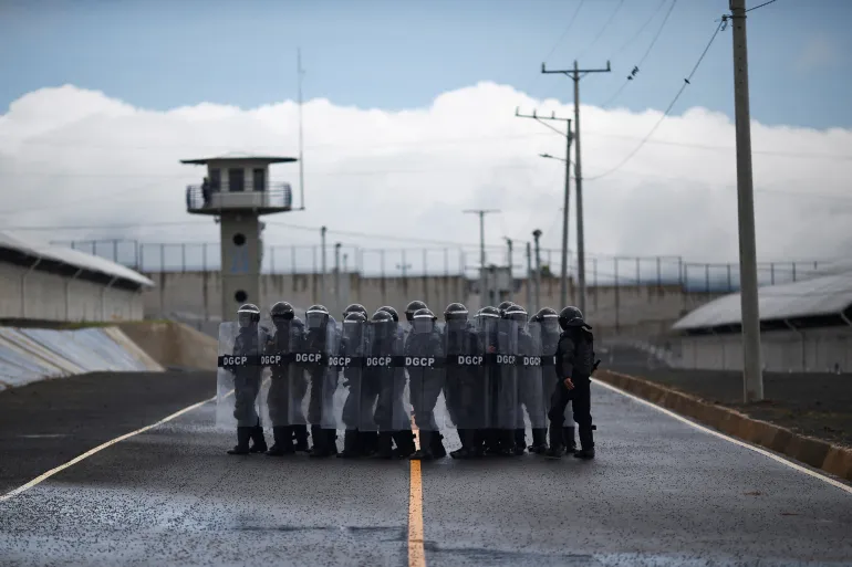 FILE PHOTO: Wardens in anti-riot gear take part in a practice, during a tour in the "Terrorism Confinement Center" (CECOT) complex, which according to El Salvador's President, Nayib Bukele, is designed to hold 40,000 inmates, in Tecoluca, El Salvador October 12, 2023. REUTERS/Jose Cabezas/File Photo