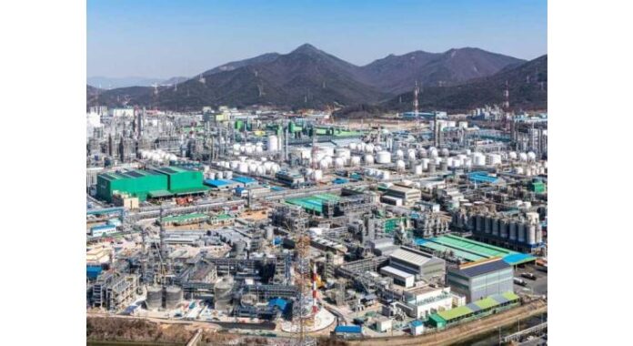 Korea's industrial output, retail sales, facility investment gain ground in March