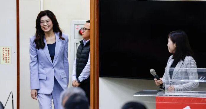 Taiwan opposition leader pledges reconciliation at memorial for founding father in China