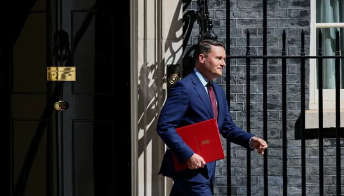 Senior UK minister resigns, calls for a leadership contest to oust PM Starmer