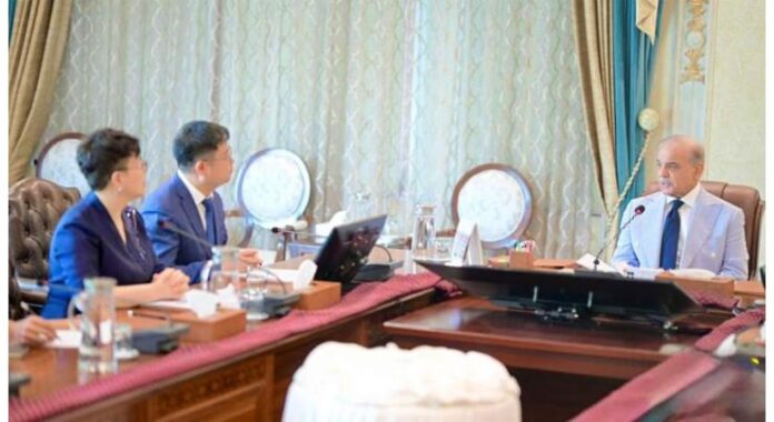 PM expresses satisfaction over expanding ‘B2B’ cooperation b/w Pakistan, China