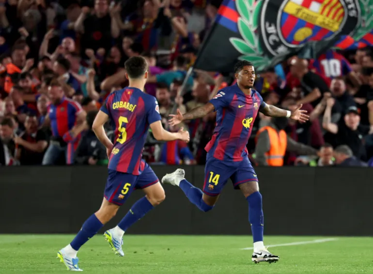 Barcelona's English forward #14 Marcus Rashford (R) celebrates scoring his team's first goal during the Spanish league football match between FC Barcelona and Real Madrid CF at Camp Nou Stadium in Barcelona on May 10, 2026. (Photo by Lluis GENE / AFP)