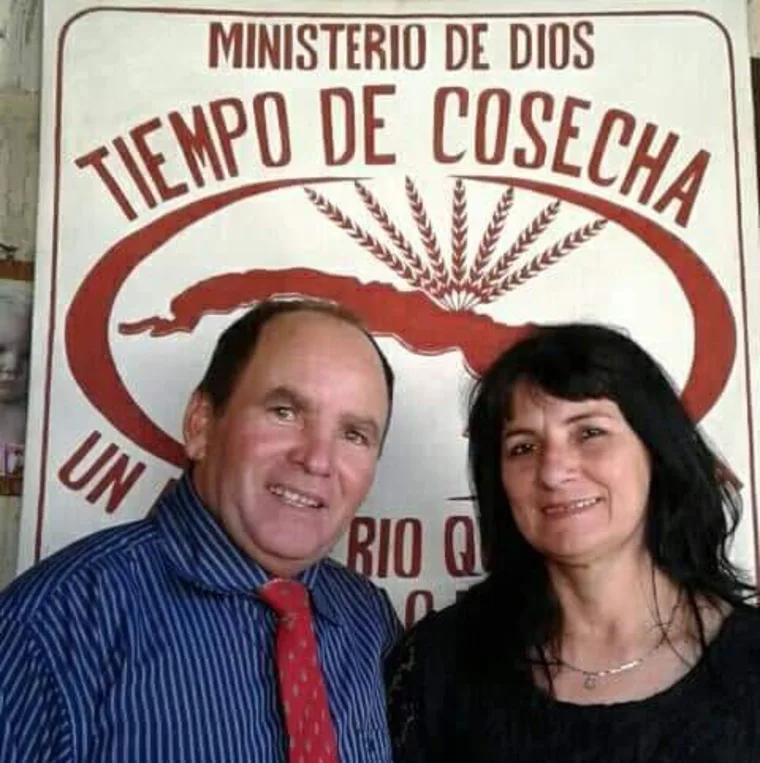 Pastor Elier Muir and his wife, Minervina Burgos.