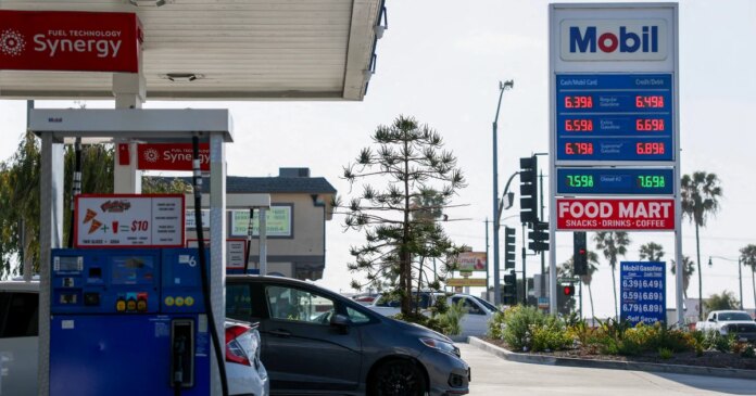 Gas prices jump to $4.39 per gallon as Iran war drags on
