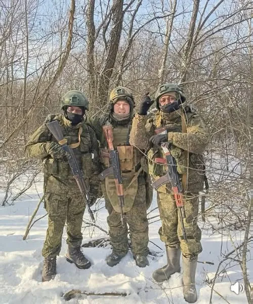 Upon arrival in Russia, the recruits are reportedly met by men dressed in military uniform, and transported to army barracks [Al Jazeera]