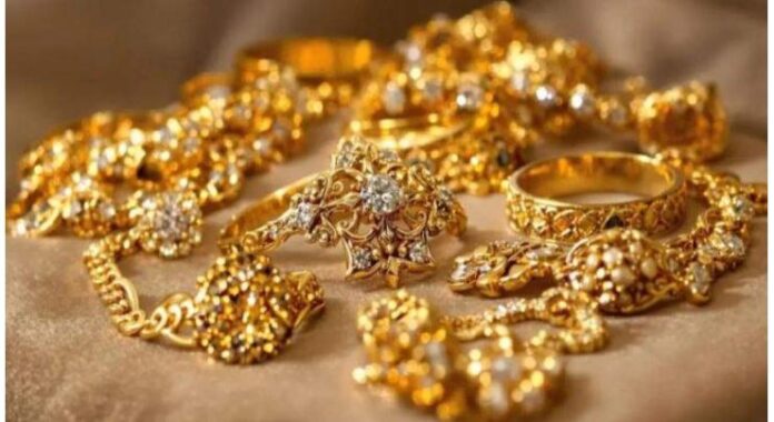 Gold jumps Rs7,250 per tola as global prices surge by $72.50 an ounce