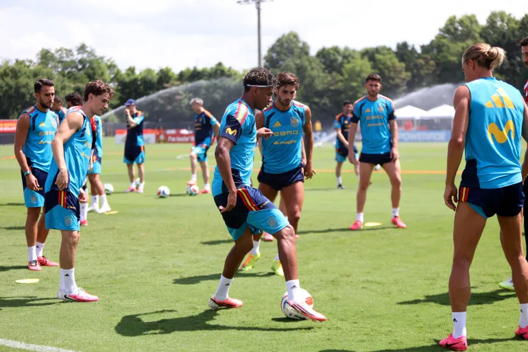 Soccer Football - FIFA World Cup 2026 - Spain Training - Baylor School, Chattanooga, Tennessee, U.S. - June 11, 2026 Spain's Lamine Yamal, Ferran Torres and Gavi during training IMAGN IMAGES via Reuters/Brett Davis