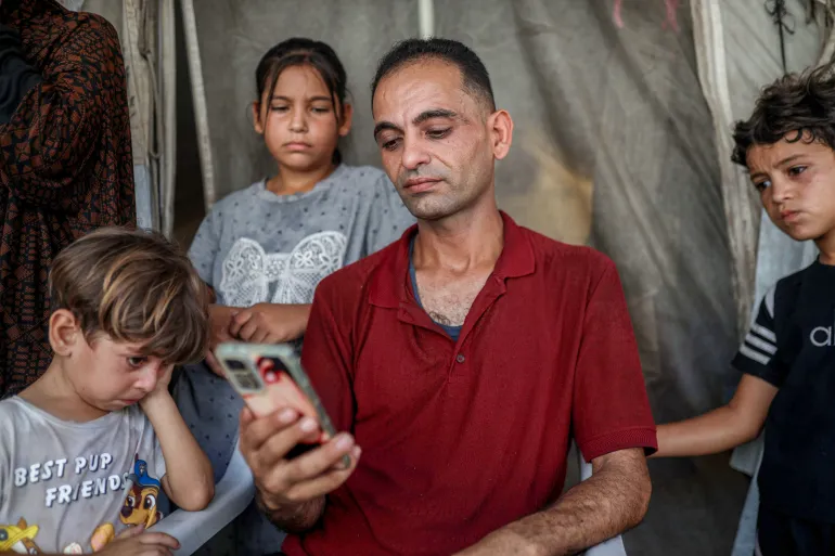 The father remains in constant contact with human rights organisations and the International Committee of the Red Cross in an effort to obtain any information about his two children