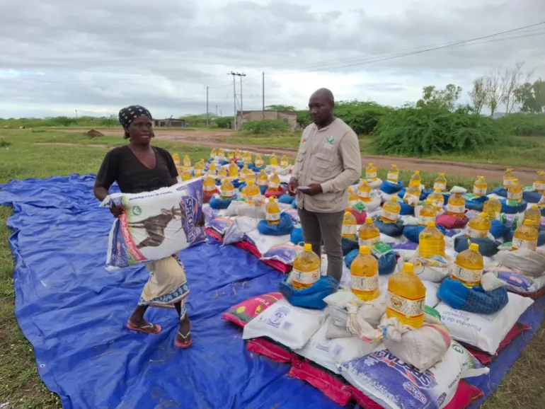 Flood survivors receive food assistance from the United Nations World Food Programme in Mozambique in April 2026. [WFP Mozambique]