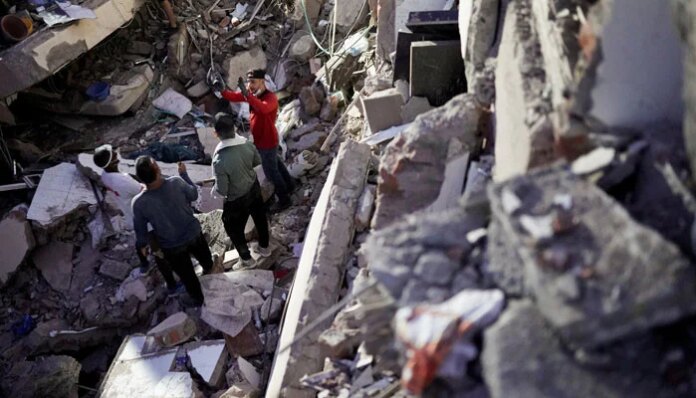 Colombia rescue efforts press on after quake, death toll expected to rise