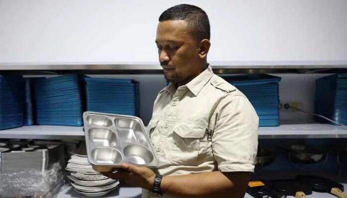 Indonesia's free meals drive leaves remote kitchen investors deep in debt