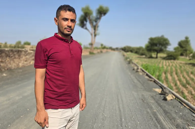 Abdullah Al-Azazi, 31, a resident of Ragem, confirms that taking a minibus from the market to his village becomes easier by the day with the ongoing paving of the road.