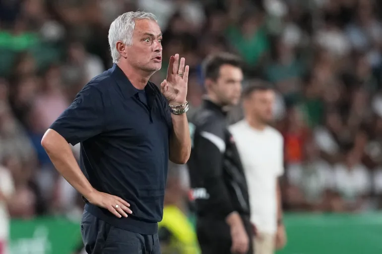 Real Madrid's head coach Jose Mourinho reacts during the Spanish La Liga soccer match between Elche and Real Madrid in Elche, Spain, Tuesday, Sept. 15, 2026. (AP Photo/Alberto Saiz)