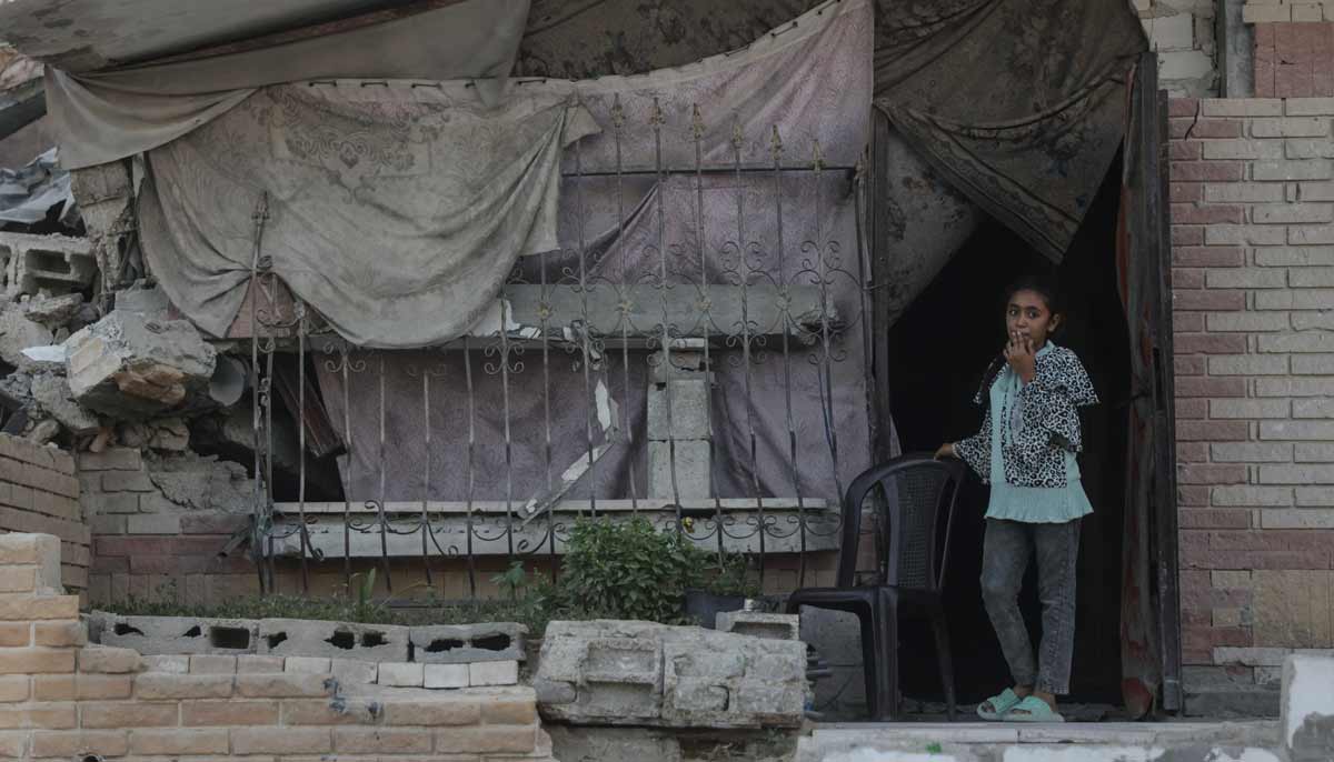 A displaced Palestinian girl stands outside a heavily damaged building in Khan Yunis in the southern Gaza Strip on September 19, 2026.— AFP