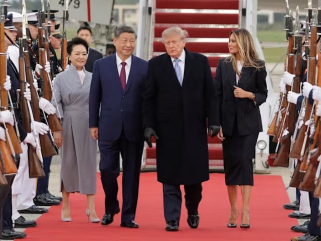 US President Donald Trump, first lady Melania Trump, Chinese President Xi Jinping and his wife Peng Liyuan review an honour guard as they arrive ahead of a state visit at Joint Base Andrews, Maryland, US, Sep 23, 2026. Photo: Reuters