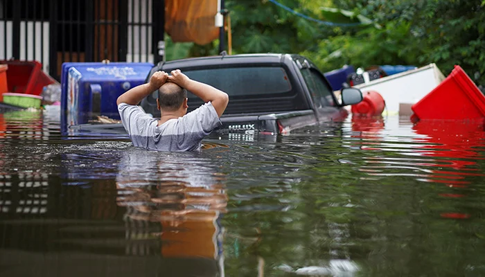 Thousands huddle in Bangkok shelters as Thai flood damages seen at $320m