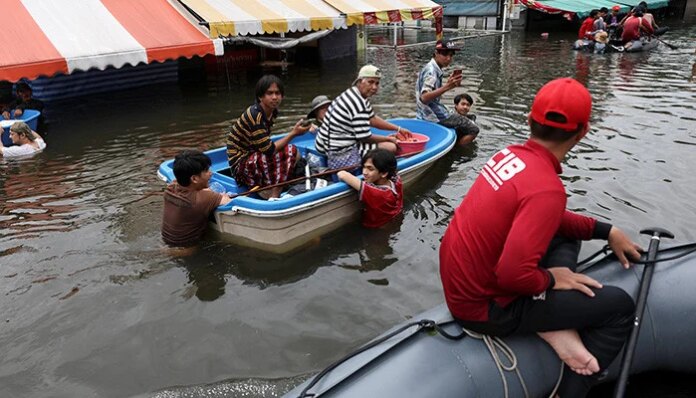 Thousands huddle in Bangkok shelters as Thai flood damages seen at $320m