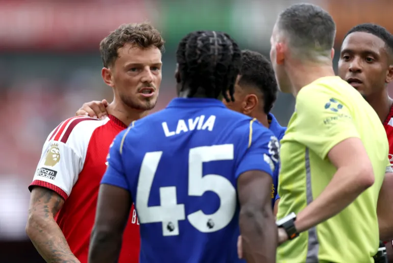 LONDON, ENGLAND - SEPTEMBER 06: Ben White of Arsenal reacts during the Premier League 2026/27 match between Arsenal FC and Chelsea FC at Emirates Stadium on September 06, 2026 in London, England. (Photo by Ryan Pierse/Getty Images)