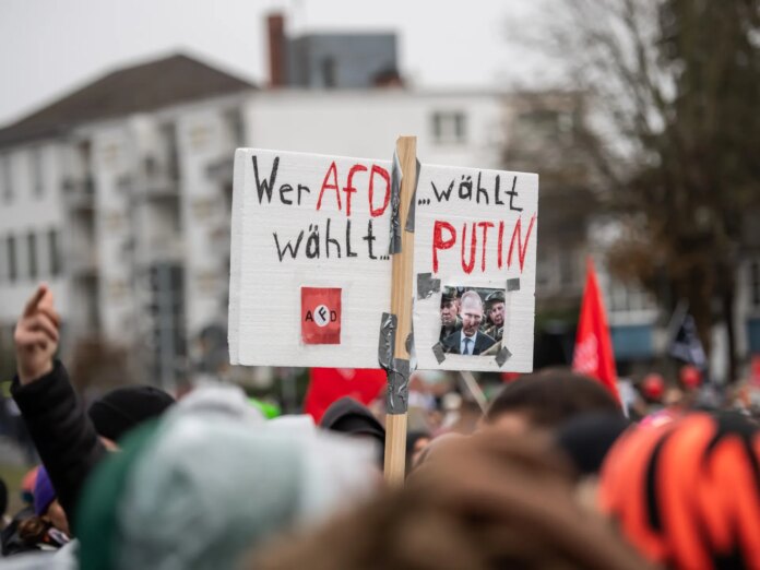 Europe’s far right: Putin’s best friend? | The Far Right